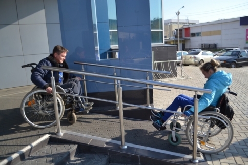 Инвалидам-колясочникам сложно передвигаться по улицам Йошкар-Олы