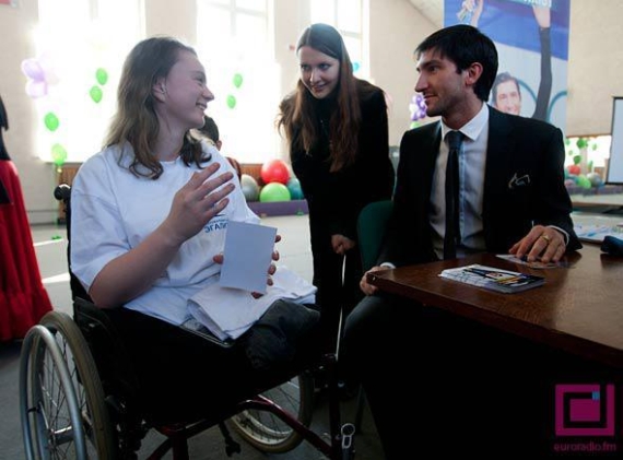 Олимпийский чемпион Эван Лайсачек посетил минский Центр реабилитации и социальной поддержки инвалидов