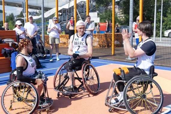 В Тюмени прошёл турнир по баскетболу 3×3 на колясках «Мяч Победы»