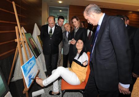 Художница-инвалид очень удивила Эрдогана