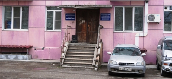 Подростковое отделения стоматологии в Южно-Сахалинске недоступно для инвалидов. 