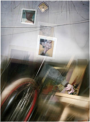 Из серии фотографий о художнике-колясочнике Сергее Мальцеве