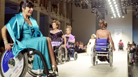 Дизайнеры из Башкирии презентуют в Саратове модную одежду для инвалидов