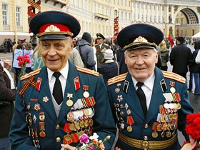 Уфимские артисты подарили ветеранам концерт «За месяц до Победы!»