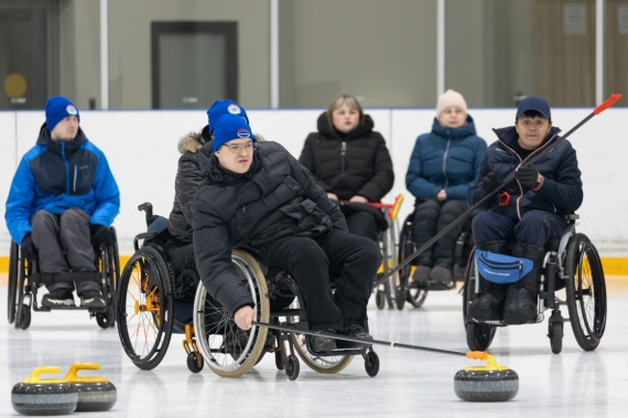 В Тюмени состоялся региональный чемпионат по кёрлингу на колясках