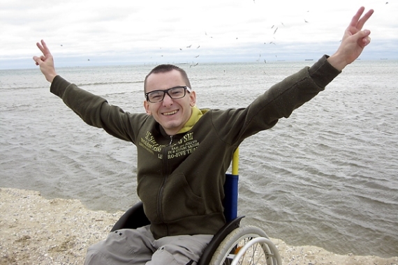 Инвалид-колясочник из Николаевской области стал легендой street workout
