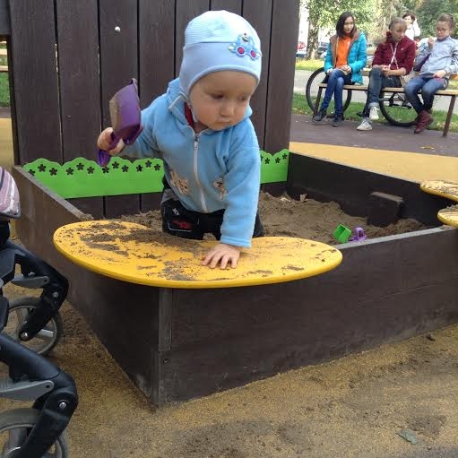 В Ижевске открылась первая игровая площадка, адаптированная для детей с инвалидностью